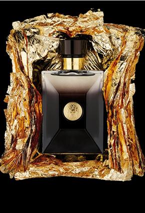 Oud Noir ... عطر رجالي جديد من فيرساتشي للتغنّي به في رمضان